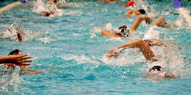 花式游泳,花样游泳,,水中芭蕾,游泳者[点击右上角箭头放大]