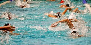 花式游泳,花样游泳,,水中芭蕾,游泳者[点击右上角箭头放大]