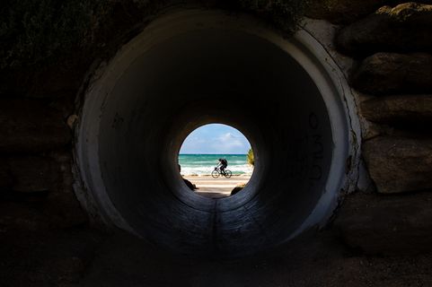 轮胎,方向盘,矿井,隧道,轿车,管道