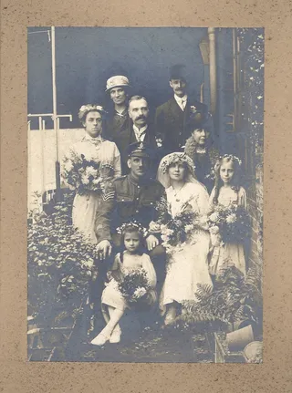 人物特写,书籍,书本,版画,合照,祖父母的婚礼