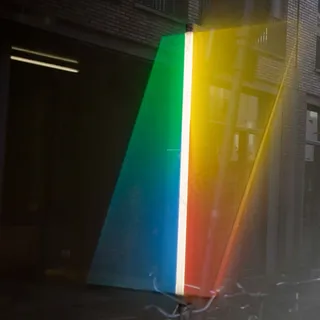 笔记本电脑,台式电脑,门,彩色灯管,文件夹,浮动魔术