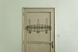 门,老鼠夹,吸顶灯,窗户,室内一角,办公室[废弃]