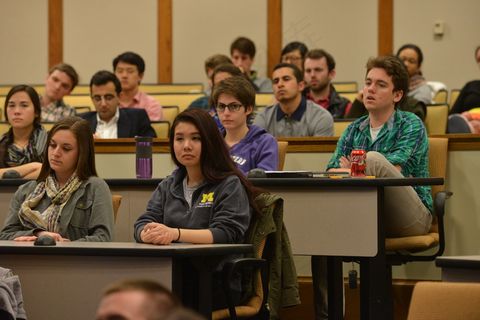 最后的演讲（由Gamma Rho Phi主持）