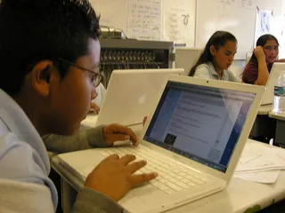 办公桌,电脑,人物特写,台式电脑,商务洽谈,电脑