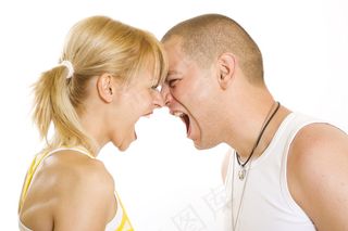 夫妻互相大喊大叫