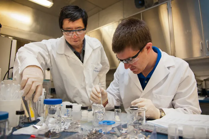 护工,医生,中医科,护理人员,医院,陆军科学家推动电池研究