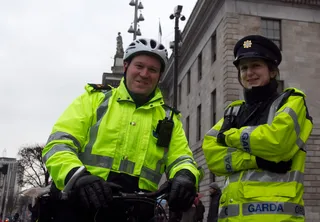 交巡警,交警,消防队员,现场指挥,消防官兵,甚至Garda军官也加入了“我的陌生人”项目