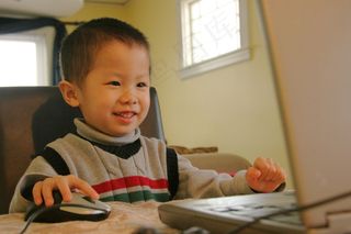 婴儿,小孩,女孩,小女孩,人物特写,电脑时间