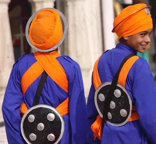 锡克教男孩在金殿-阿姆利则，印度