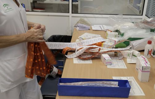 柜子,室内一角,包装袋/盒,椅子,纸箱,农家子