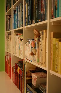 柜子,书架,图书馆,图书室,书本,正在进行的工作 柜子,书架,图书馆,图书室,书本,正在进行的工作