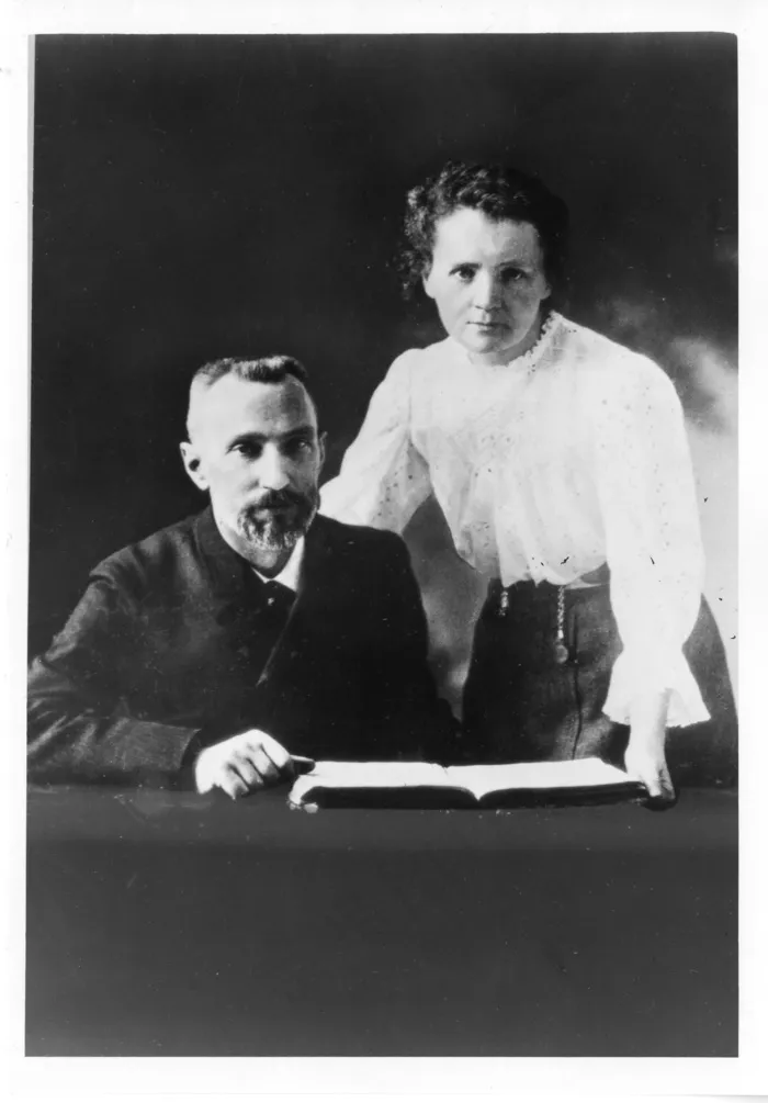 Pierre Curie（1859-1906）和Marie Sklodowska Curie（1867-1934），c。 1903年