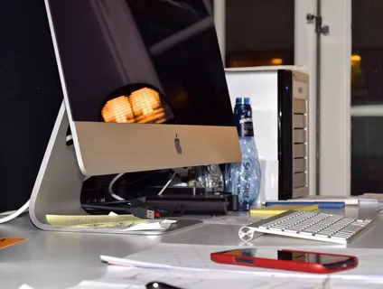 室内一角,抽屉,电脑,笔记本电脑,台式电脑,科莱加