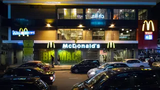 七彩麦当劳's在晚上