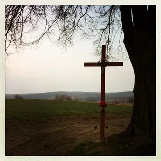 屏幕截图,窗户,图画,十字架,平板手机,复活节领域