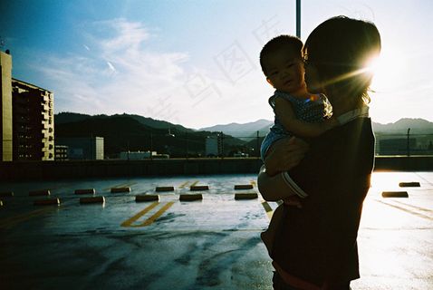 人物特写,情侣,男孩,天空,电视屏幕,无题