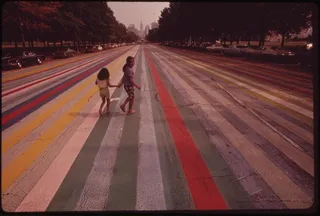1973年8月，穿过费城艺术博物馆向东延伸的彩绘道路