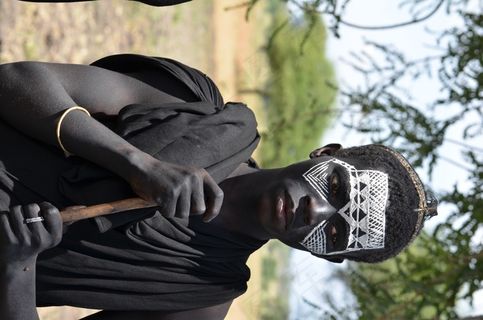 骷髅面具,雕像,卡通动漫人物,美女,人物特写,马赛族割礼仪式