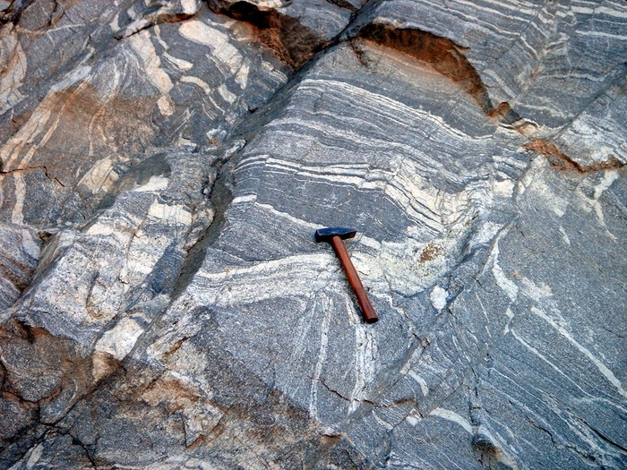人物活动,虫子,北京攀岩,银环蛇,山峦,地质学家日（Homenagem ao Dia doGeólogo）：Gnaissemigmatítico（片麻岩片）