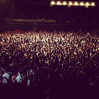 湖泊,人群,大型演唱会,天空,都市夜景,音乐会人群