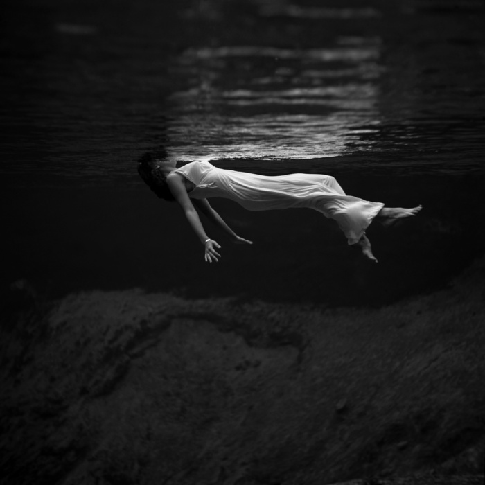 the waters in my eyes benny t mixes,袋子,whispering sin,垃圾桶,meant to be,包,Toni Frissell：1947年在佛罗里达州的Weeki Wachee春季