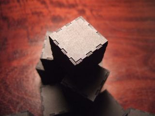 玩具,地板砖,商品标签,卡通动漫人物,工艺品,黑色堆叠