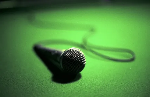 麦克风,顶针,耳机,话筒,蓝牙耳机,从舞台上摔下来