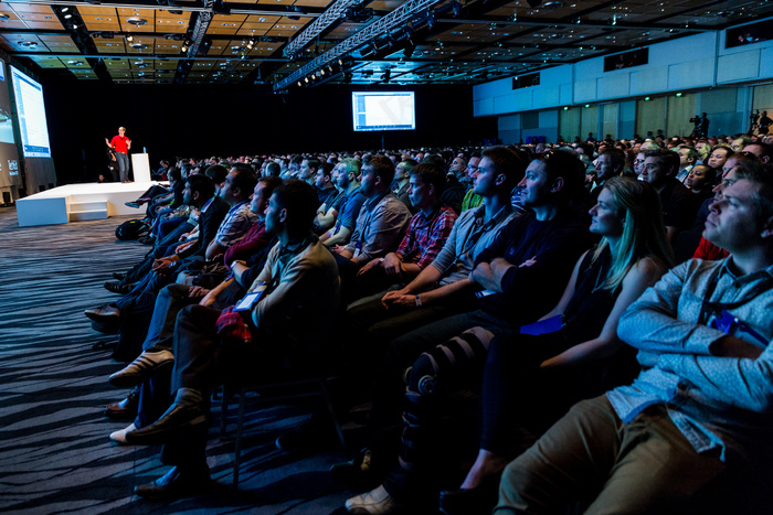 人物活动,摩托车,卡通动漫人物,电视屏幕,椅子,TENZ_Keynote_046