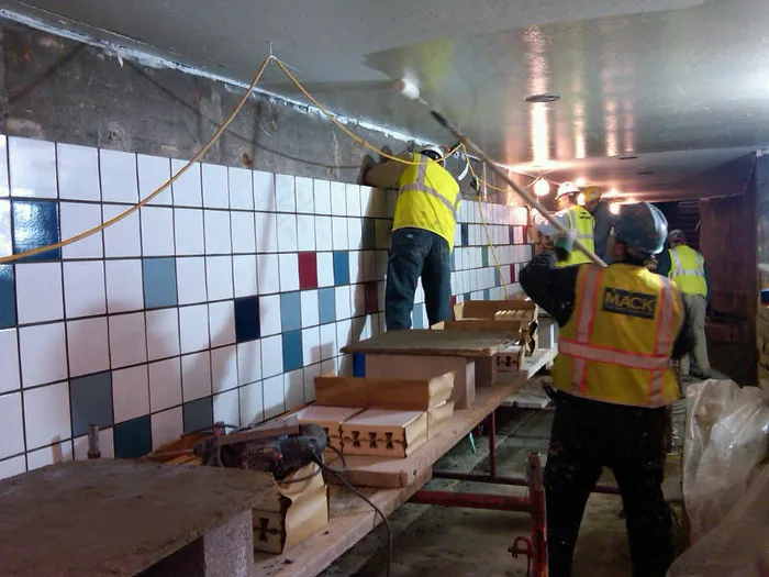 楼梯,围堰,地下通道,人物特写,架子工,哈里森康复工作-波尔克入口