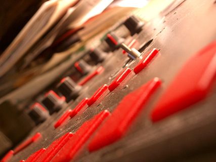 铅笔,蜡笔,水彩笔,钢琴琴胆,钢琴键盘,小鸡按钮