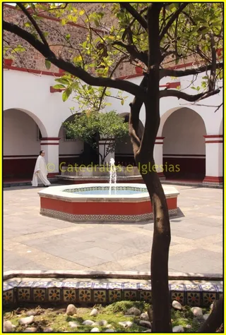 来自墨西哥城贝尼托·华雷斯的修道院（Convento），圣多明各（Parroquia），圣多明各（Santo Domingo），古斯曼（Guzman）和卡皮拉（Piilla de la Virgen del Rayo）（墨西哥）