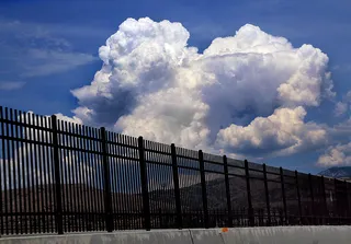 围栏的云