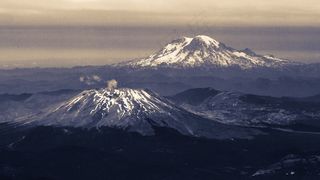 圣海伦斯和雷尼尔