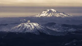圣海伦斯和雷尼尔