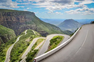 沿着塞拉达莱巴（Serra da Leba）路骑行