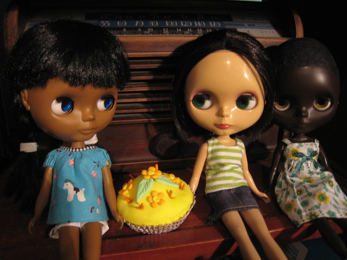 拉蒙娜：伙计们，给你带来了杯形蛋糕！