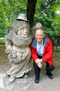 雕像,石刻,合照,人物特写,女孩,奥地利-0029-威廉·泰尔在哪里？