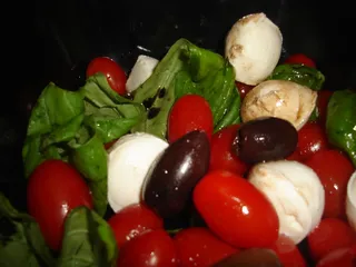 食物,鹌鹑蛋,圣女果,沙拉,葡萄,卡普雷塞沙拉