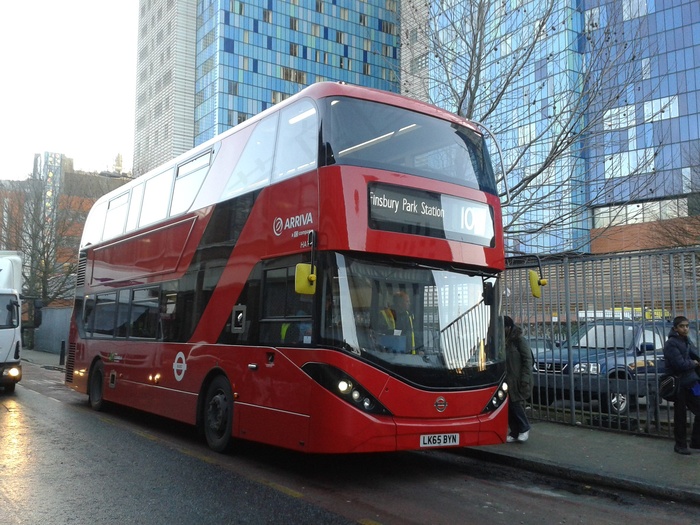 白教堂（Whitechapel）106号公路上的Arriva London HA12。