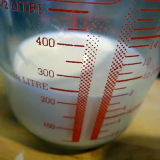 量杯,刻度杯,篮球,煤气瓶,胶带,250毫升牛奶