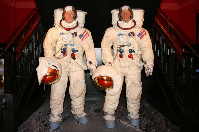 合照,航天服,卡通动漫人物,人物特写,婴儿装,尼尔·阿姆斯特朗（Neil Armstrong）和巴斯·奥尔德林（Buzz Aldrin）