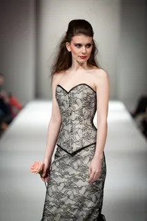 美女,人物特写,女孩,裙子,腿,第3天跑道– | FAT | 2012年艺术与时装周