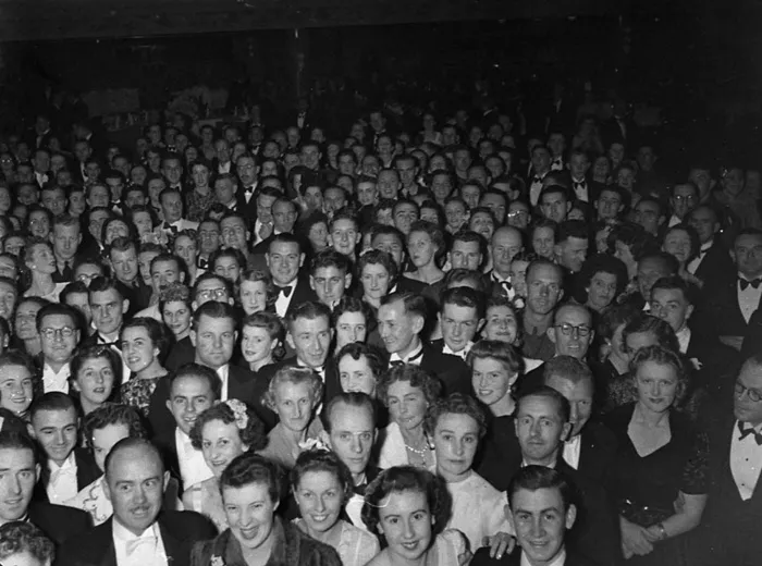 1941年7月，Trocadero的煤气公司球