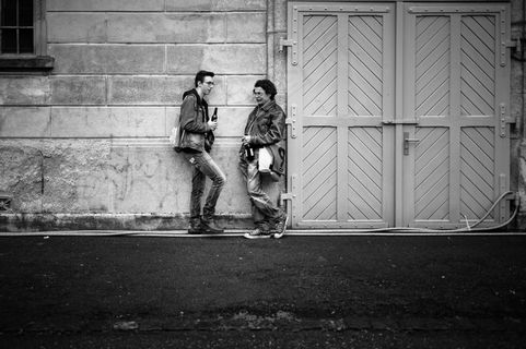 门,滑板爱好者,人物特写,城市街道,儿童,聊天室