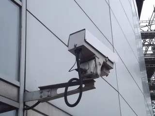 电力设备,索道缆车,电线杆,篮球架,伯明翰国家海洋生物中心-企鹅冰上冒险-闭路电视摄像机