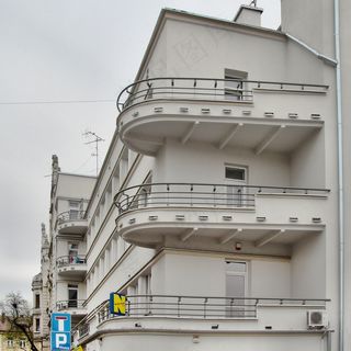 吸顶灯,柜子,置物架,室内一角,床,卢布林现代主义（15）