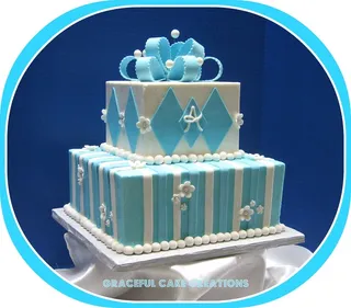 蒂芙尼蓝色和白色婴儿淋浴蛋糕