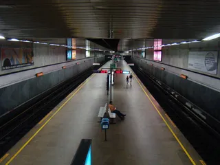 月台,电梯,火车,铁路轨道,隧道,里约热内卢的地铁