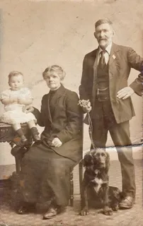 钢笔画,中山装,黑白照片,影雕,军人/警察,曾祖父母