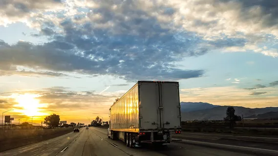天空,卷积云,公路,街道,大型货车,日出8-25-2015 天空,卷积云,公路,街道,大型货车,日出8-25-2015